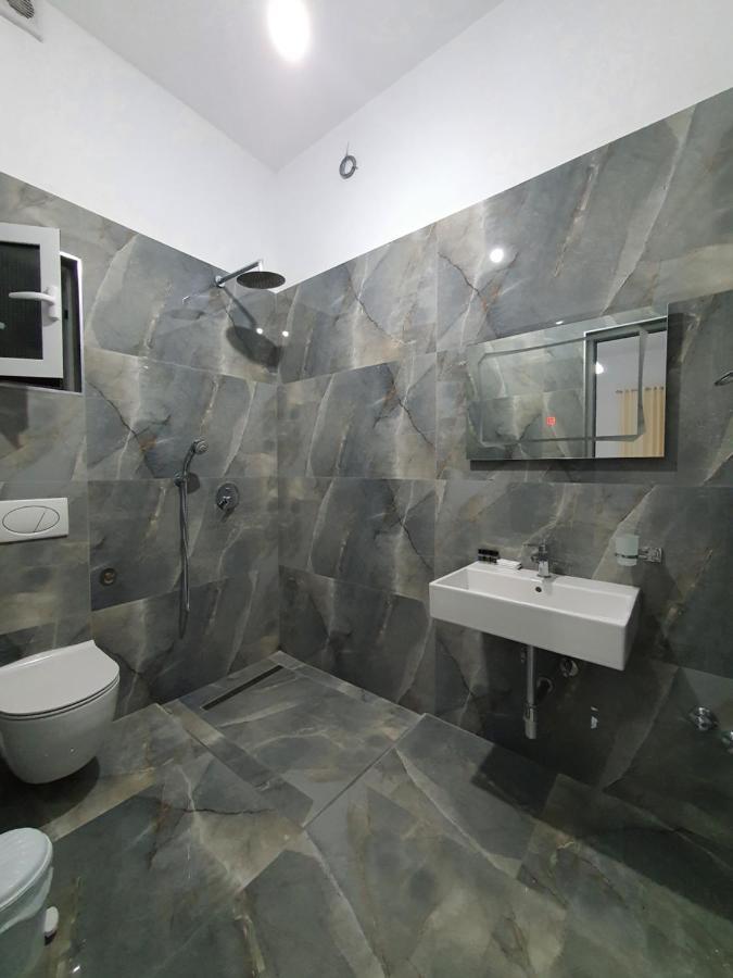 Gusto Di Casa Hotel Sarande Exterior photo