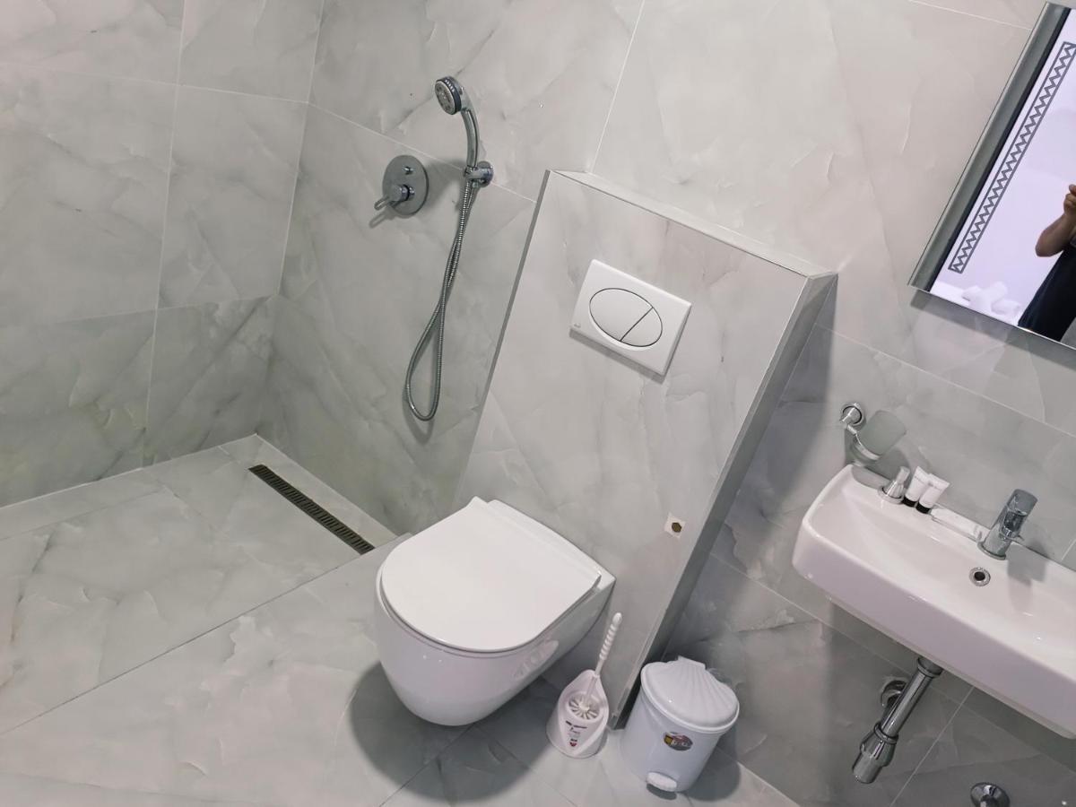 Gusto Di Casa Hotel Sarande Exterior photo